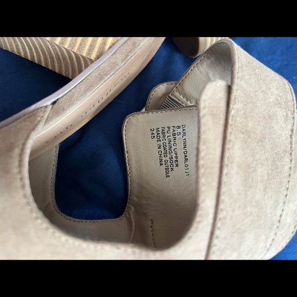 Madden Girl Darlynn Taupe Fabric Suede Sandals Sz 8.5 - Picture 8 of 8
